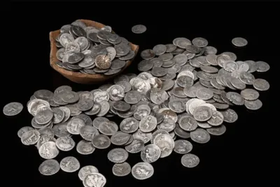 1 368 pièces d'argent et d'or de l'Empire romain découvertes en Angleterre