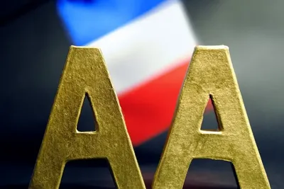 Agences de notation : la France peut-elle éviter une dégradation de sa dette ?