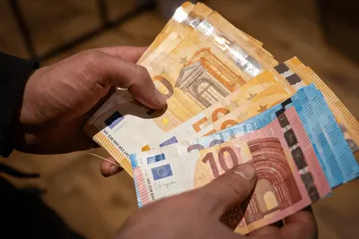 Argent liquide : pièces et billets, ce qui est légal (et ce qui ne l’est pas)