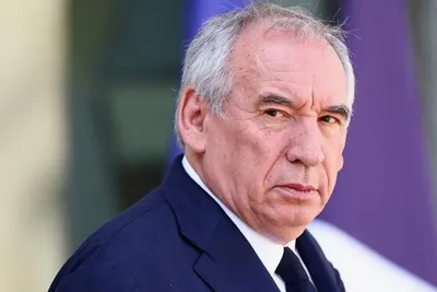Bayrou isolé à Matignon : le gouvernement au bord du vide avant un vote crucial sur la dette française