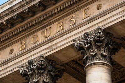 CAC 40 le 22 avril 2026 : l'indice parisien hésite entre trêve Iran prolongée et résultats contrastés