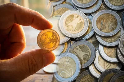 Cette pièce de 2 € pourrait valoir jusqu’à 7 800 € : vérifiez-la avant de la dépenser par erreur