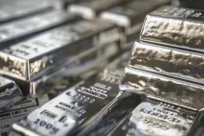 Cours de l'argent progresse vers 70 dollars mais les tensions Iran–États-Unis et signal technique de la moyenne mobile 100 jours fragilisent la tendance