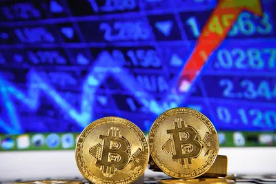 Cryptos : la chute du Bitcoin en 2025, 2026 peut-elle redresser la barre ?