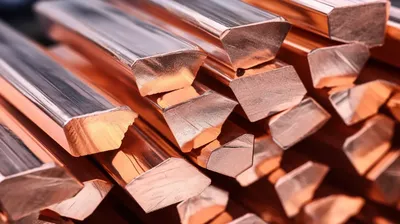Cuivre à 13 000 $ la tonne : le dollar vacille, le marché reprend de la vitesse