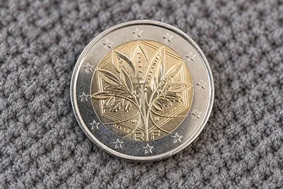 De 600 à 1 000 € pour une pièce de 2 € : vérifiez votre monnaie avant de passer en caisse