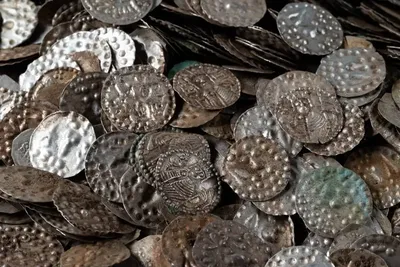 Des centaines de pièces d