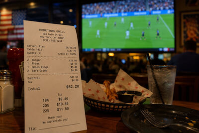 Des restaurants américains rendent le pourboire obligatoire pendant la Coupe du monde