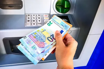 Distributeurs de billets : cette règle méconnue que toutes les banques françaises doivent respecter