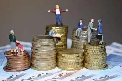 En 2025, environ 800 multimillionnaires ont quitté la France et plus de 3 600 se sont établis en Italie