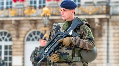 Épargne et réarmement : l’État appelle les Français à financer l’industrie de défense !