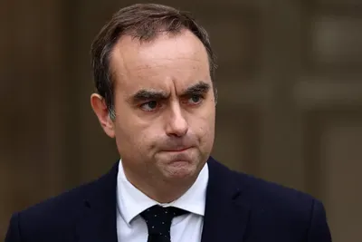 Face aux crises, Lecornu hausse le ton sur le budget