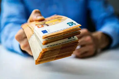 Faites-vous partie des 50% de salariés les mieux payés ? Voici le montant du salaire médian