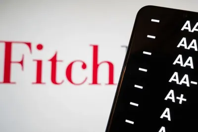 Fitch s'apprête-t-elle à punir la France en abaissant sa note après la chute de Bayrou ?