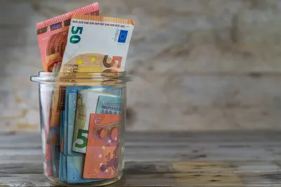 Gardez-vous trop d'argent sur votre compte courant ? Le montant idéal va vous surprendre