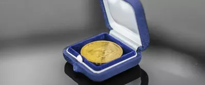 Il est l'Or de fêter l'amour !