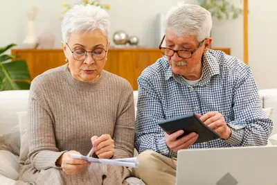 Impôts : retraités veufs, seuls ou jeunes pensionnés… Voici les séniors qui payent plus avec le nouvel abattement fiscal