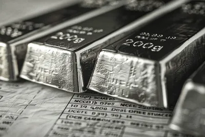 L’argent inscrit un nouveau sommet historique face aux signaux économiques américains fragiles