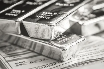 L’argent plonge fortement après un record, l’Iran calme le jeu et la Fed reste infassible