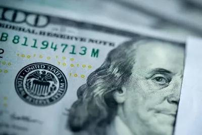 L'indice du dollar américain stagne au-dessus de 99,00, dans l'espoir d'un compromis dans la guerre commerciale entre les États-Unis et la Chine.
