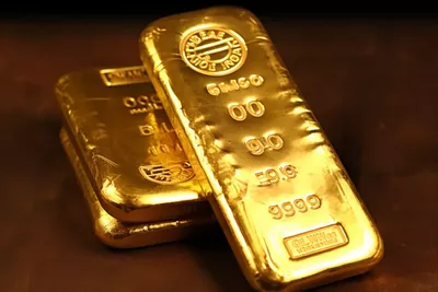 L'or pourrait atteindre des sommets inédits face à la chute du dollar américain