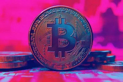 Le Bitcoin chute à 121 000 $ : un Uptober menacé par la volatilité des marchés