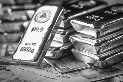 Le cours de l’argent chute et les vendeurs reprennent la main après la rupture du seuil des 81,50 dollars