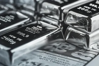 Le cours de l'argent fléchit sous les 44 $ malgré les tensions mondiales et Trump en embuscade