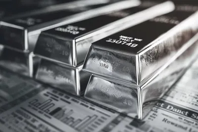Le cours de l'argent propulsé vers les 42 $ après la baisse des taux de la Fed