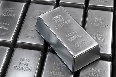 Le cours de l'argent recule à 76,50 $ après les frappes américaines en Iran et la hausse du brut WTI