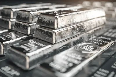 Le cours de l’argent se stabilise autour de 72 dollars malgré les tensions Iran–États-Unis et les incertitudes sur la Fed en 2026