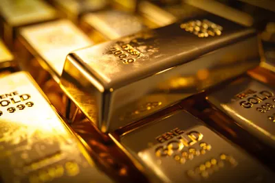 Le cours de l’or chute : la Fed refroidit les espoirs, les marchés scrutent les chiffres US