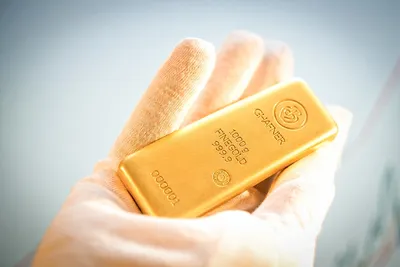 Le cours de l'or proche de 4 400 dollars : le CPI américain peut faire basculer la Fed et le dollar