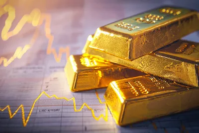 Le cours de l’or poursuit sa trajectoire ascendante face aux doutes économiques et aux risques politiques