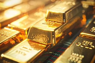 Le cours de l'or se maintient au-dessus de 4 700 $, malgré une baisse ce lundi ; les positions restrictives de la Fed soutiennent le dollar et les gains en capital
