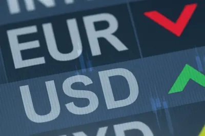 Chute de l’EUR/USD : la crise politique française secoue le marché des devises