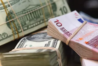 Le cours EUR/USD reste figé autour de 1,1700 avant la décision de la BCE sur ses taux d'intérêt