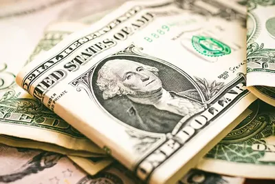 Le dollar se renforce malgré la paralysie budgétaire et les anticipations de baisse des taux