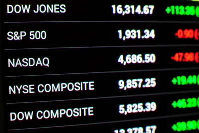 Le Dow Jones recule sous les 45 500 points malgré l’espoir d’une baisse des taux de la FED