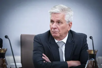 « Le marché de l'emploi est trop faible » : un gouverneur de la Fed plaide pour une baisse des taux