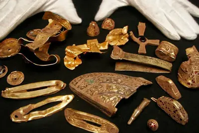 Le plus vieil or de l'âge du fer de Grande-Bretagne découvert par des chercheurs de trésors