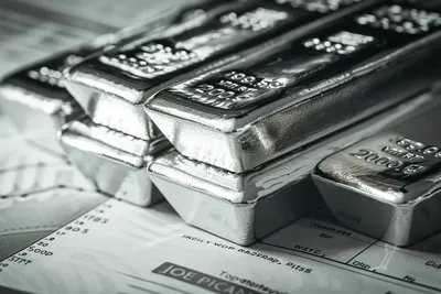 Le prix de l’argent explose ses sommets historiques à 3 229€/Kg porté par la demande, les tensions géopolitiques et la pression monétaire