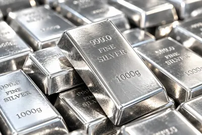 Le prix de l'argent repasse sous 50 euros l'once et accentue son recul de l'année