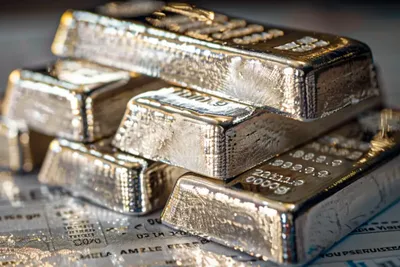 Le cours de l'argent recule sous 48,50 $ : le dollar écrase l’euphorie des investisseurs