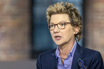 Mary Daly alerte : “L’inflation dépasse encore les objectifs, la Fed reste prudente sur les taux”