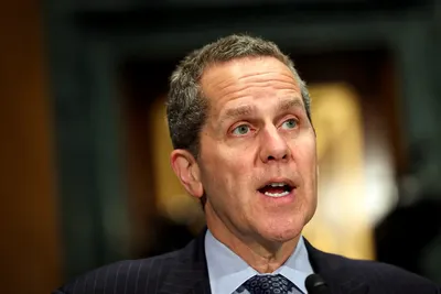 Michael Barr de la Fed avertit : “Deux ans, c’est trop long pour retrouver 2 % d’inflation”