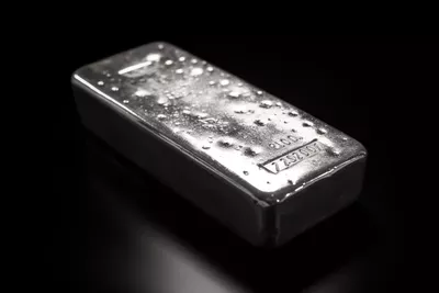 Platine : Un métal noble qui brille au-delà du monde des bijoux