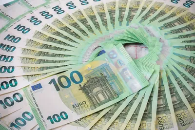 Plus de 7 000 € laissés de côté : cette habitude des Français étonne les experts