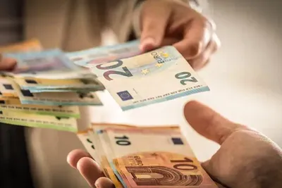 Pourquoi l’épargne massive des Français inquiète (ou rassure) l’économie