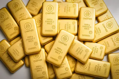 Pourquoi l'or physique devient le refuge préféré de nombreux retraités face aux incertitudes économiques